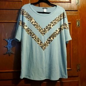 BNWOT Heimish blue & leopard chevron top sz XL
